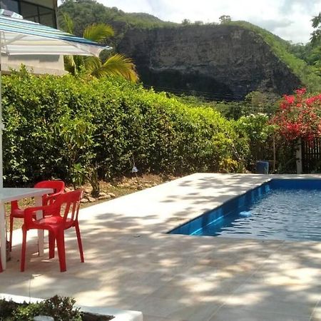 Casa Familiar Y De Descanso Villa Lorenza - Apulo Cund. Екстериор снимка