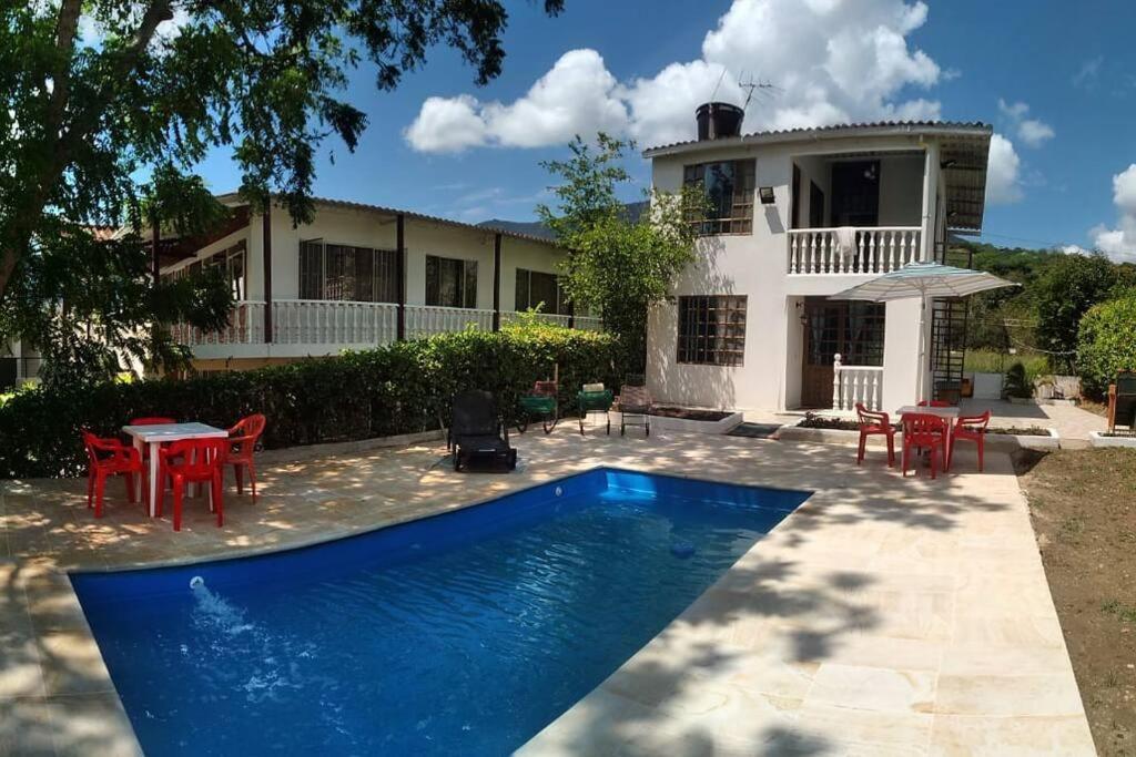 Casa Familiar Y De Descanso Villa Lorenza - Apulo Cund. Екстериор снимка