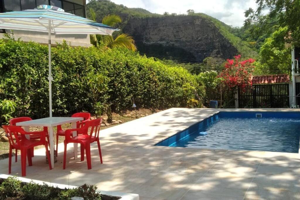 Casa Familiar Y De Descanso Villa Lorenza - Apulo Cund. Екстериор снимка
