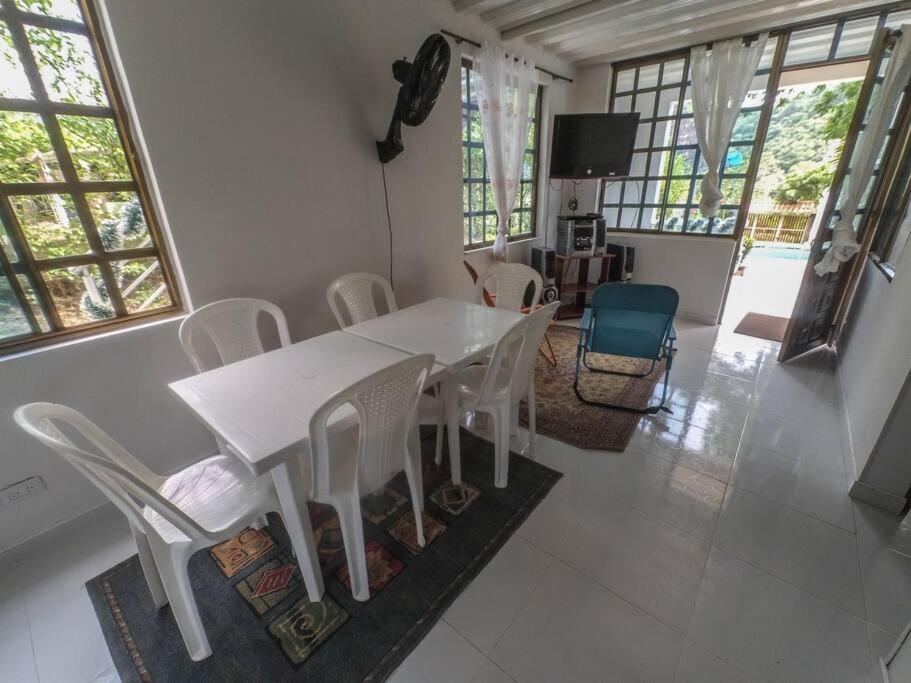 Casa Familiar Y De Descanso Villa Lorenza - Apulo Cund. Екстериор снимка