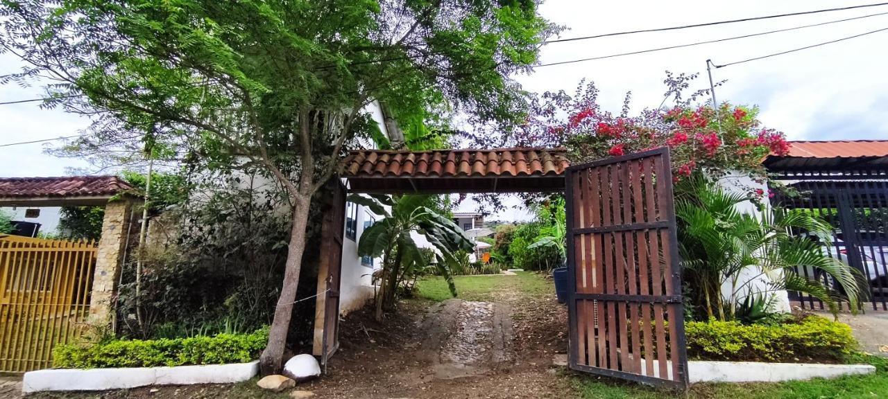 Casa Familiar Y De Descanso Villa Lorenza - Apulo Cund. Екстериор снимка