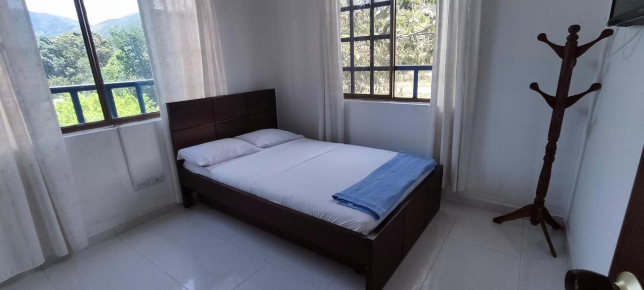 Casa Familiar Y De Descanso Villa Lorenza - Apulo Cund. Екстериор снимка